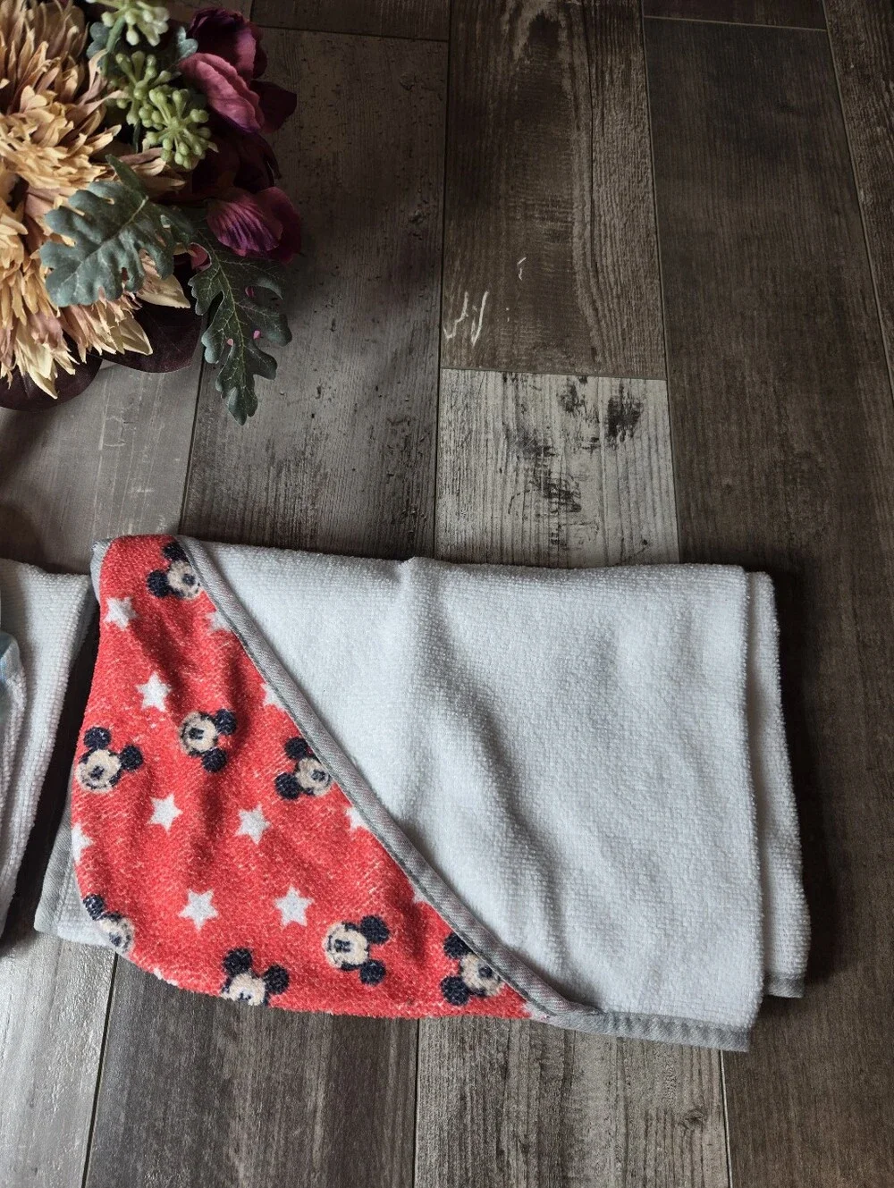 Mickey Mouse Baby Hooded Towel Set – 2‑Piece White with Gray & Red